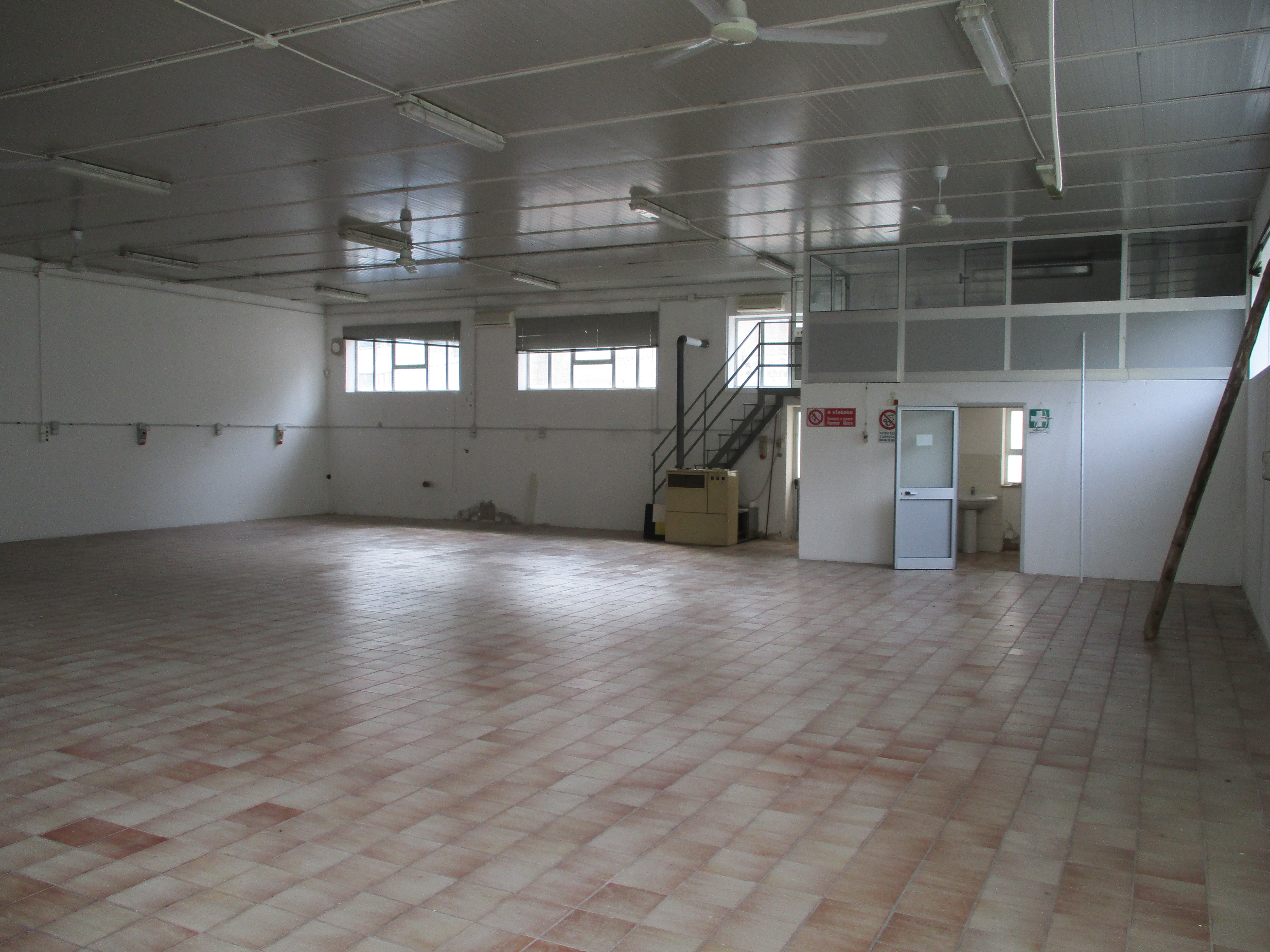 attività commerciali, artigianali, pelletteria.