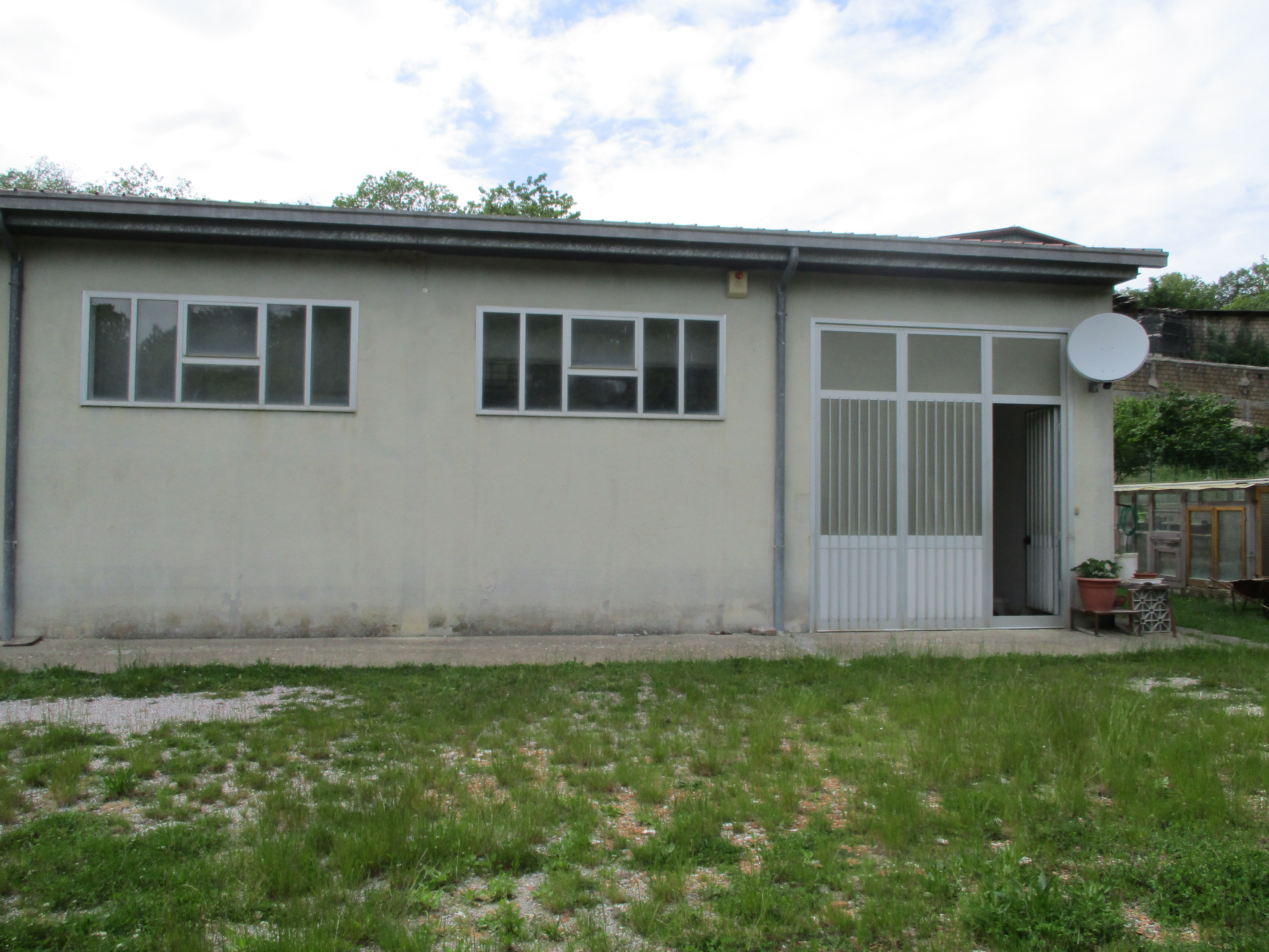 attività commerciali, artigianali, pelletteria.