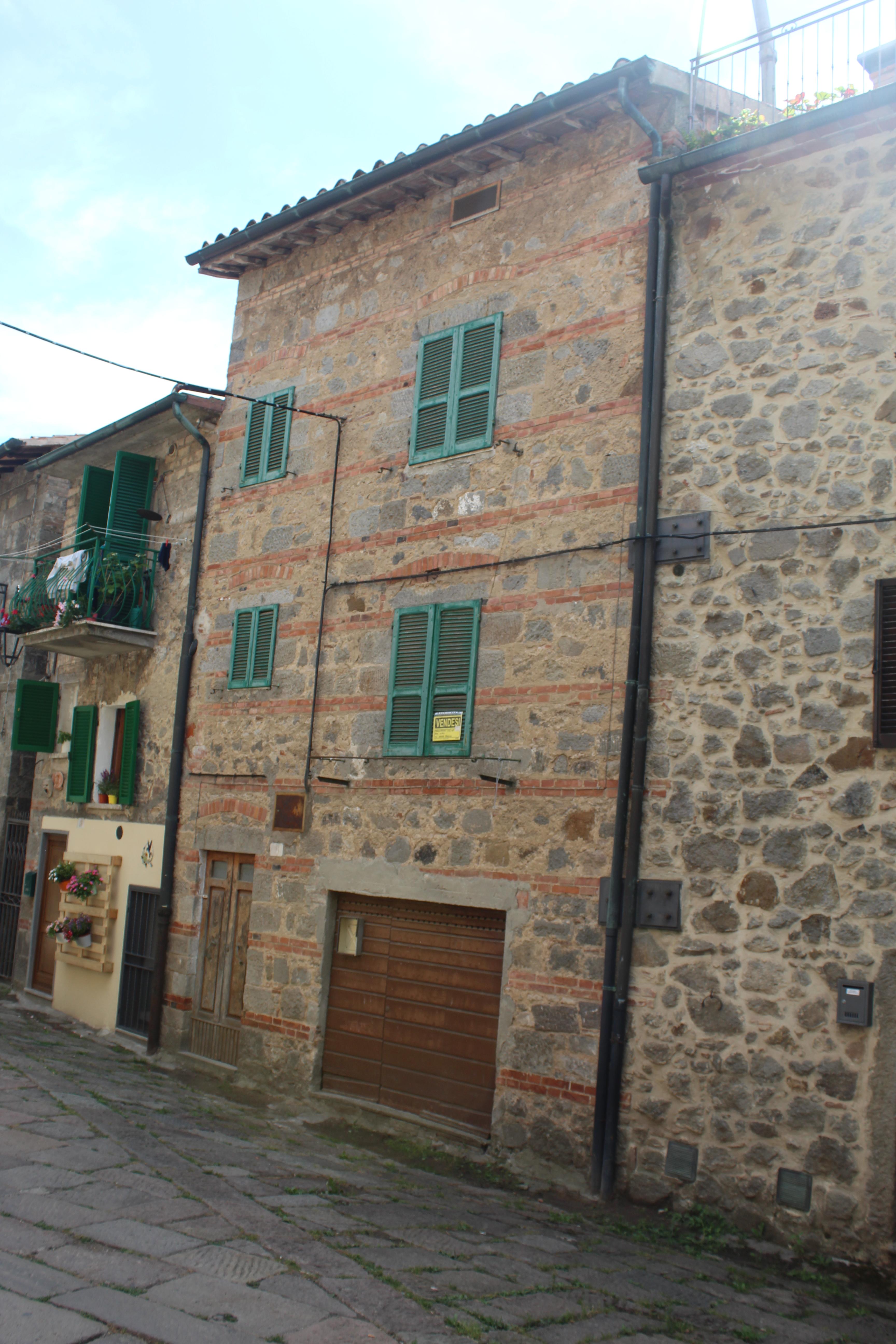 16 VIA M. D'AZEGLIO,Abbadia San Salvatore,Siena,Toscana,Italia 53021,3 Stanze da Letto Stanze da Letto,1 BagnoBagni,Appartamenti,VIA M. D'AZEGLIO ,1526